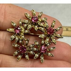 Gold Tone Flowers Circle Vintage Brooch 1"